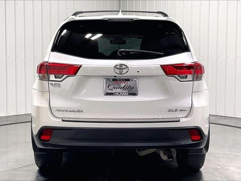 Used 2018 Toyota Highlander XLE AWD/4WD image 4