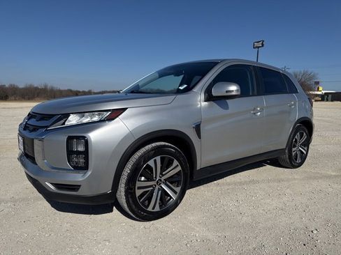 Used 2025 Mitsubishi Outlander Sport SE image 1
