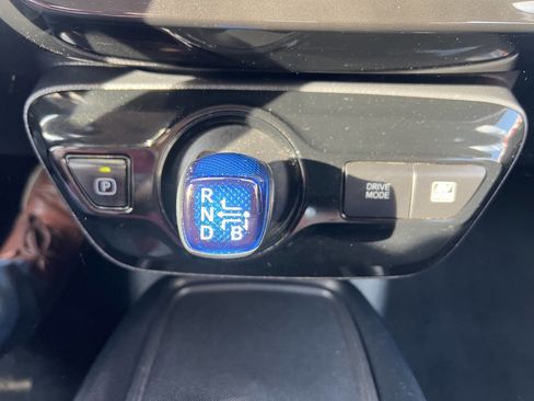 Used 2021 Toyota Prius LE FWD image 10