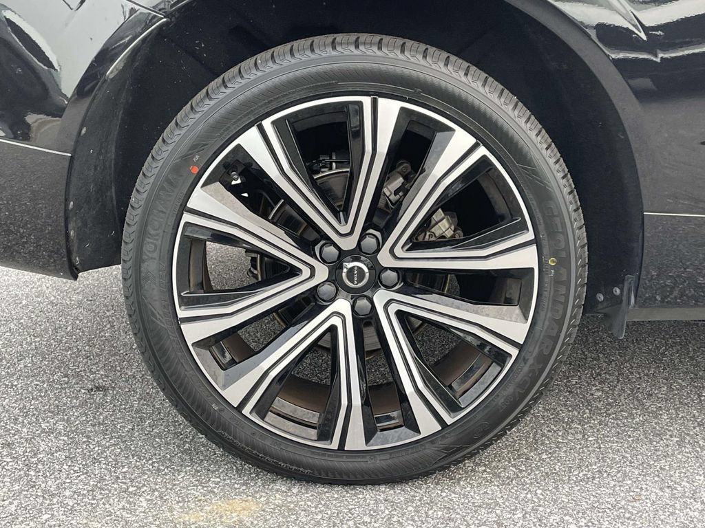 Used 2023 Volvo XC60 B5 Ultimate w/ Climate Package FWD image 31