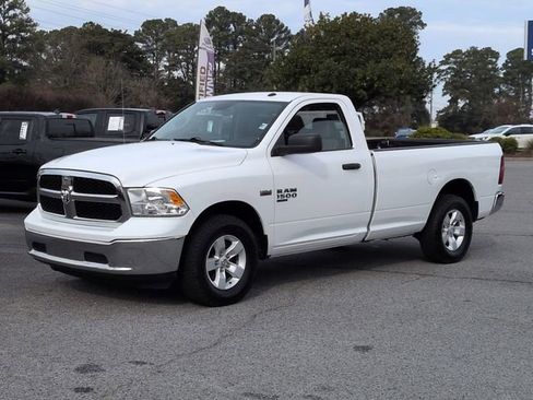 Used 2022 RAM 1500 Classic SLT image 7