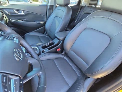 Used 2022 Hyundai Kona Limited image 2