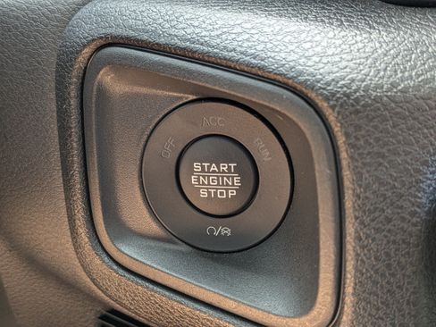 Used 2025 Jeep Gladiator Sport AWD/4WD image 28