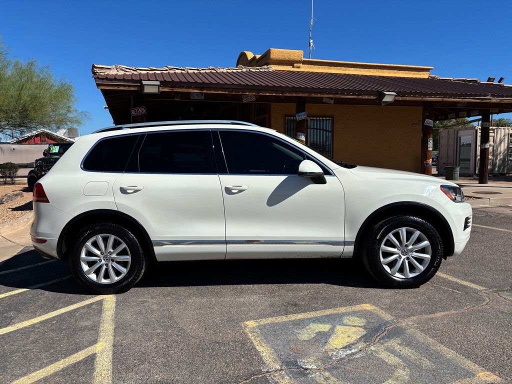 Used 2011 Volkswagen Touareg Sport AWD/4WD image 6