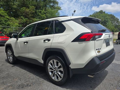 Used 2021 Toyota RAV4 XLE Premium FWD image 5