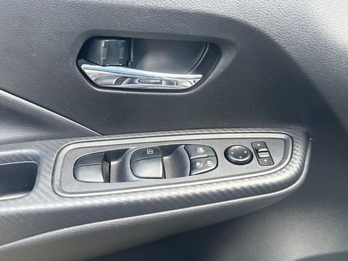 Used 2025 Nissan Versa SV FWD image 27