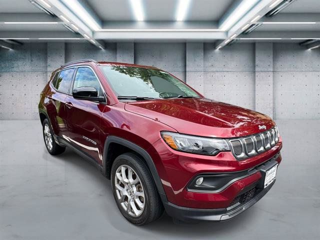Used 2022 Jeep Compass Latitude AWD/4WD image 2