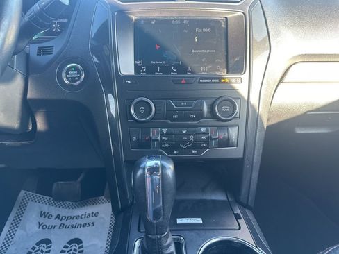 Used 2019 Ford Explorer XLT w/ Equipment Group 202A AWD/4WD image 19