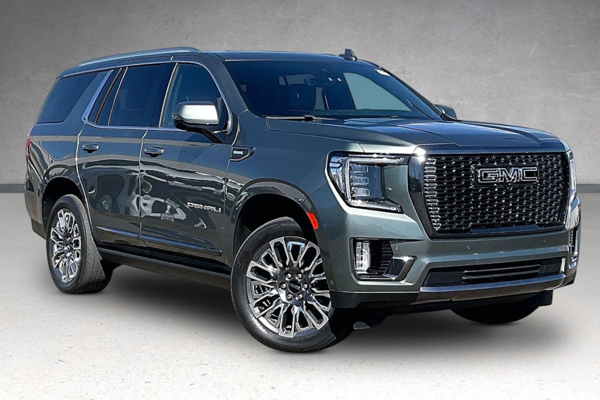 Used 2023 GMC Yukon Denali Ultimate AWD/4WD image 2