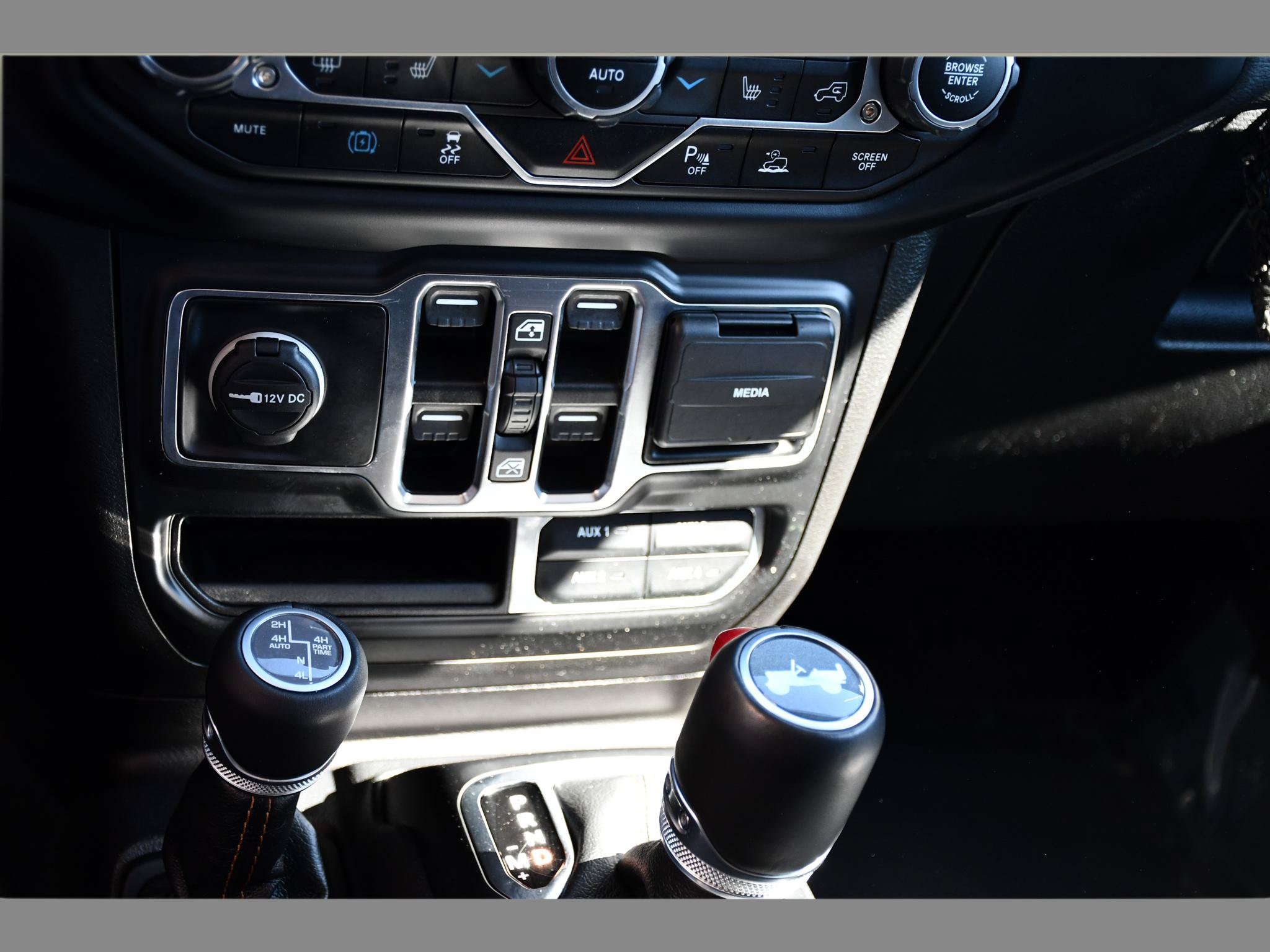 Used 2022 Jeep Wrangler Unlimited Sahara AWD/4WD image 37