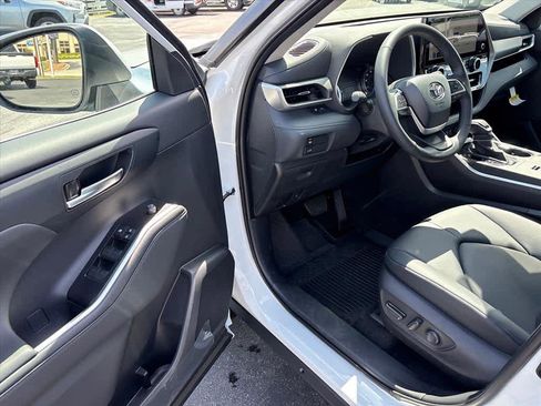 New 2026 Toyota Highlander XLE AWD/4WD image 18