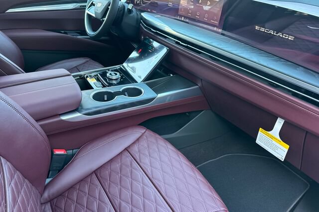 New 2026 Cadillac Escalade ESV Sport w/ LPO, ONYX Package AWD/4WD image 18