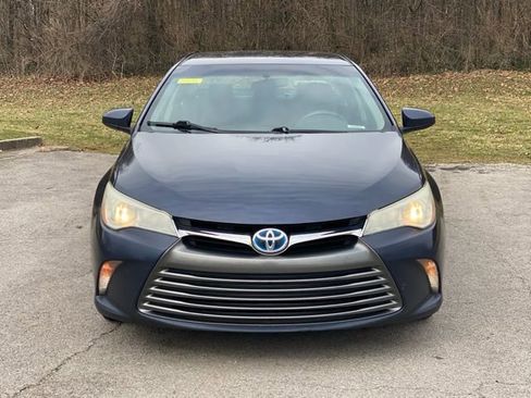 Used 2016 Toyota Camry LE FWD image 2