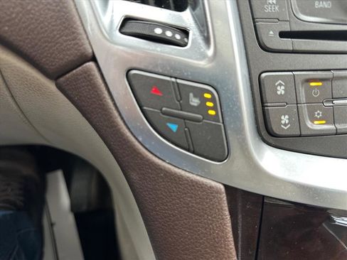 Used 2011 Cadillac SRX Luxury image 32