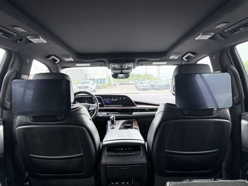 Used 2023 Cadillac Escalade ESV Sport Platinum AWD/4WD image 16