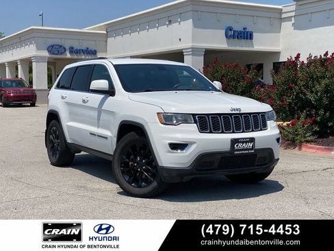 Used 2018 Jeep Grand Cherokee Laredo AWD/4WD image 1