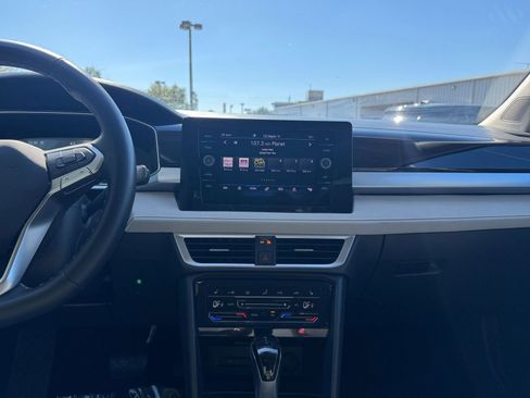 Used 2025 Volkswagen Taos SE image 21