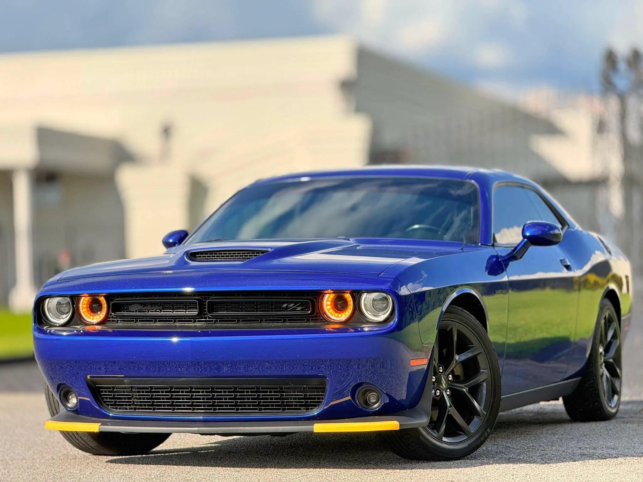 Used 2022 Dodge Challenger R/T w/ Blacktop Package RWD image 2