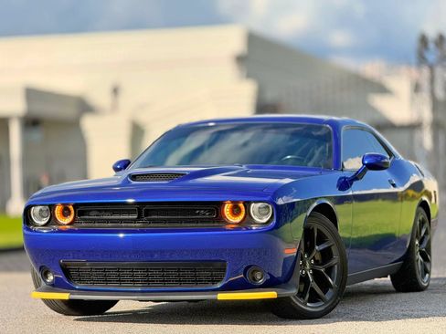 Used 2022 Dodge Challenger R/T w/ Blacktop Package RWD image 2