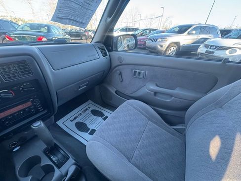 Used 2003 Toyota Tacoma Base image 24