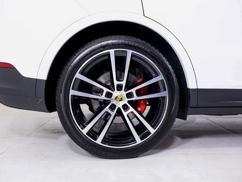 Certified 2024 Porsche Cayenne S image 21