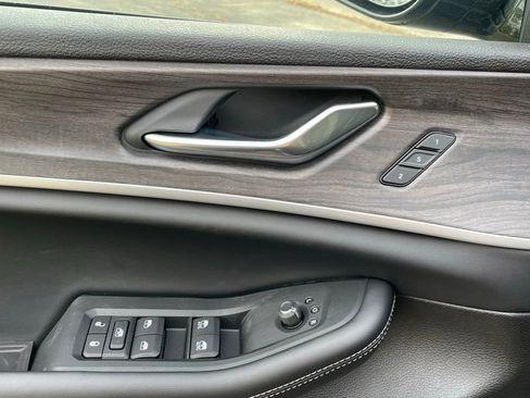 New 2025 Jeep Grand Cherokee L Limited w/ Black Appearance Package image 32