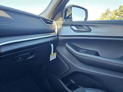 New 2025 Jeep Grand Cherokee Altitude image 25