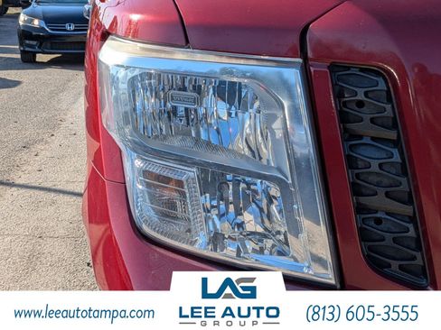 Used 2019 Nissan Titan SV w/ SV Convenience Package image 9