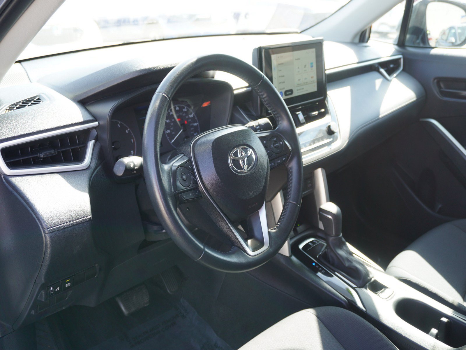 Used 2025 Toyota Corolla Cross LE FWD image 19