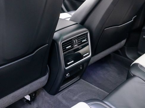 Used 2022 Porsche Cayenne Turbo AWD/4WD image 18
