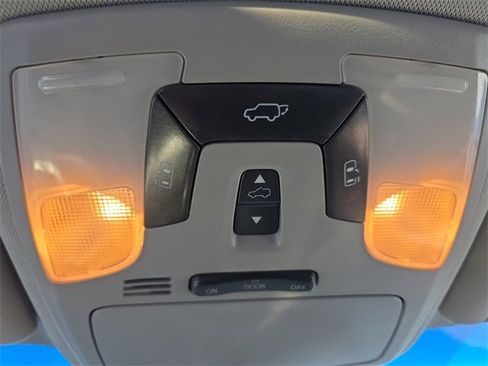 Used 2015 Toyota Sienna L image 35