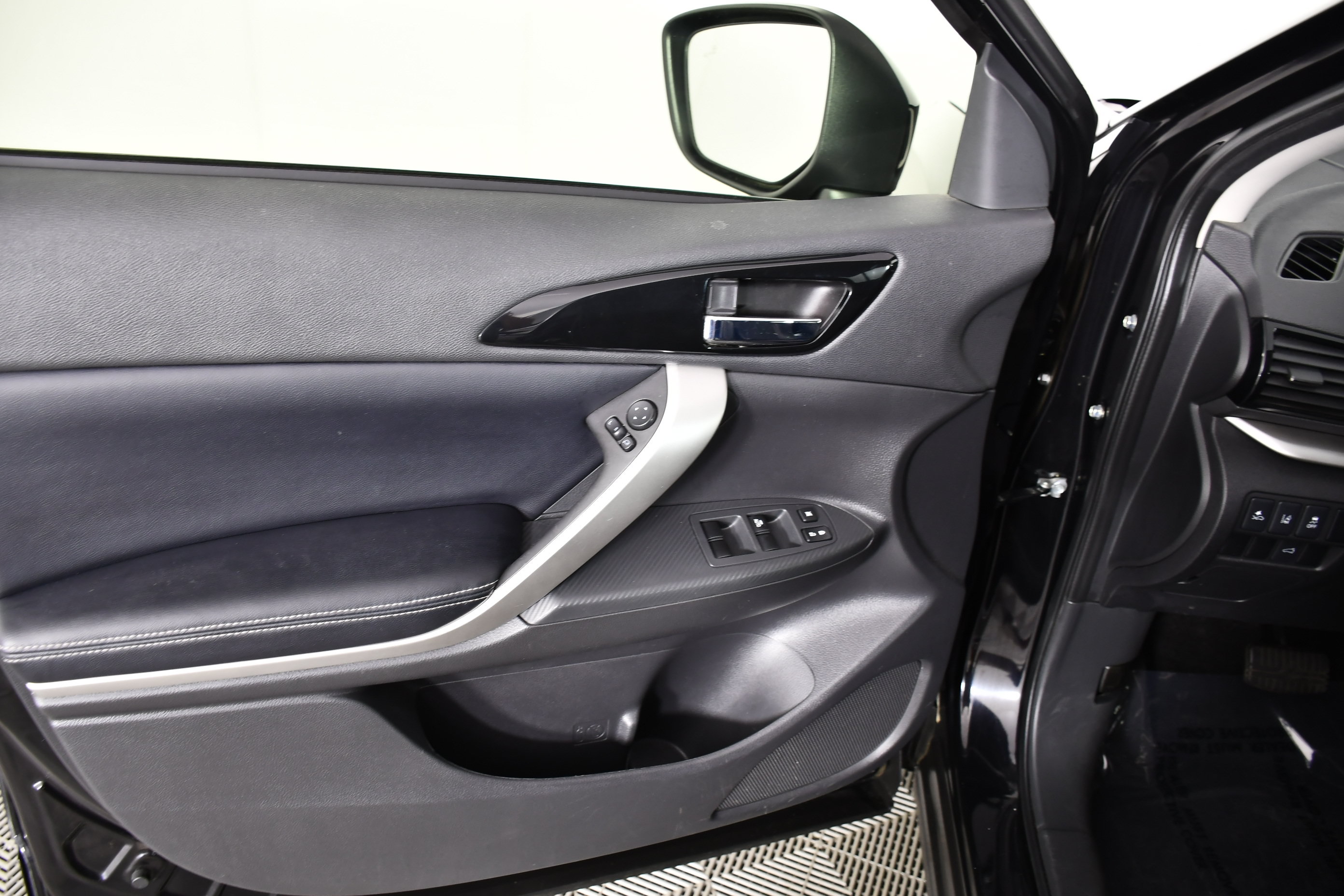 Used 2025 Mitsubishi Eclipse Cross SE AWD/4WD image 34