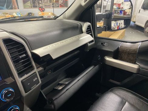 Used 2019 Ford F250 Lariat w/ Chrome Package image 33