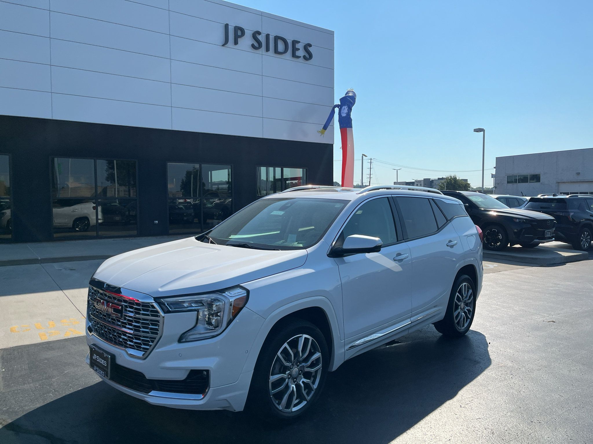 Used 2024 GMC Terrain Denali w/ Denali Premium Package AWD/4WD image 1