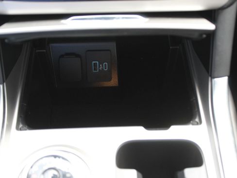 Used 2023 Ford Explorer XLT w/ Equipment Group 202A RWD image 34