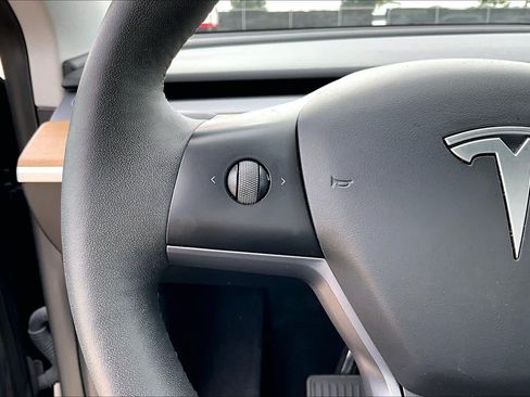 Used 2023 Tesla Model Y Long Range AWD/4WD image 20