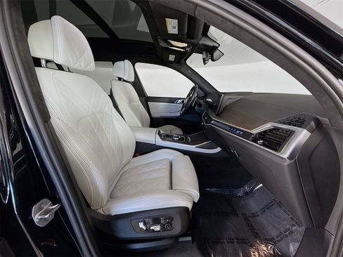 Certified 2023 BMW X7 xDrive40i w/ Premium Package image 31
