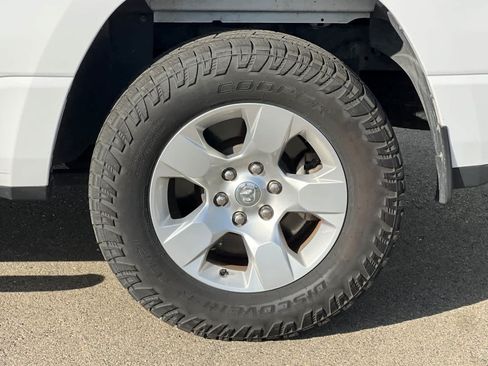 Used 2019 RAM 1500 Big Horn RWD image 25