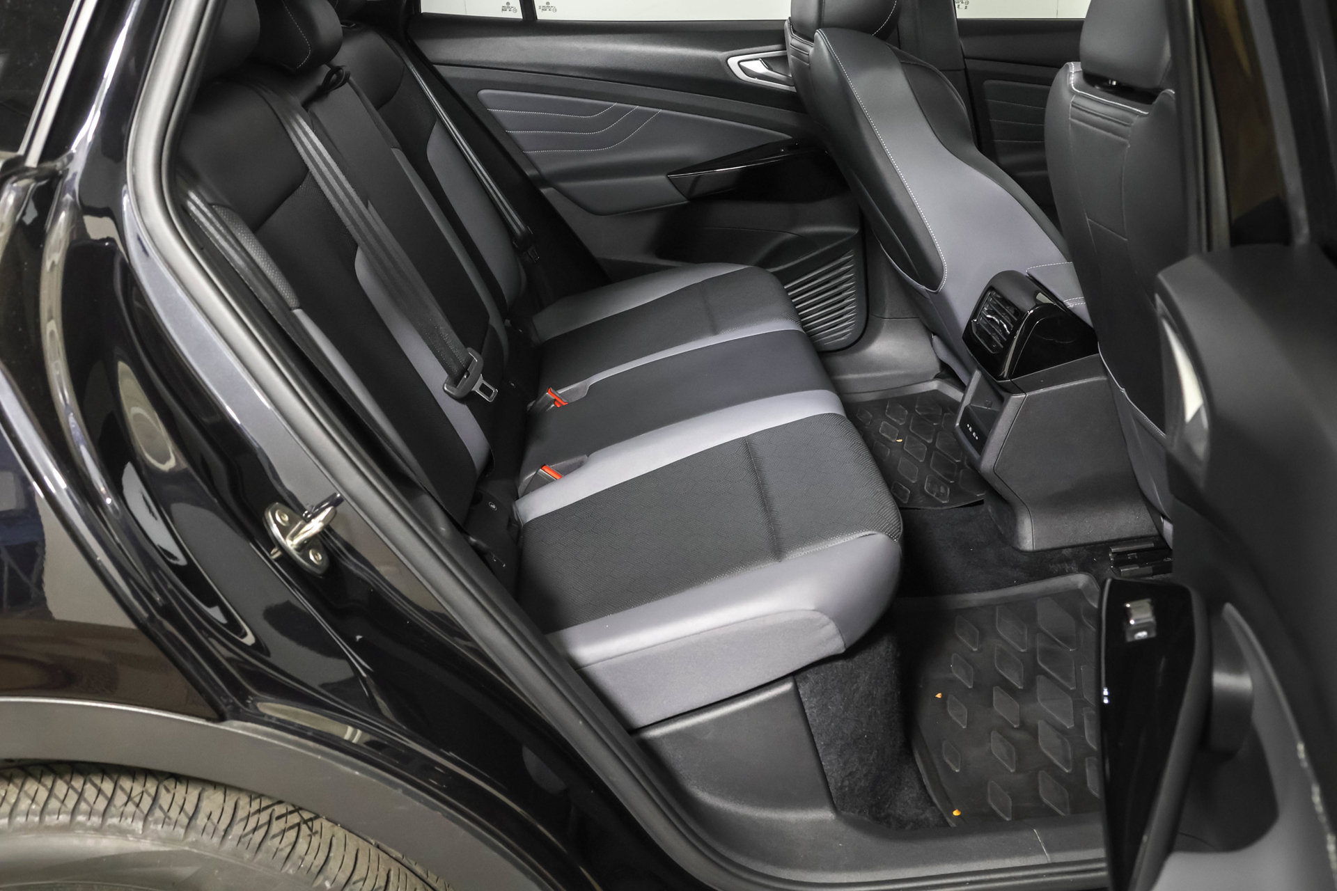 Used 2023 Volkswagen ID.4 Pro S RWD image 41