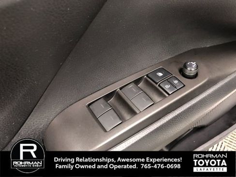 Used 2021 Toyota Camry SE w/ Cold Weather Package image 13