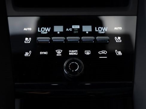 Used 2025 Porsche Macan 4 Electric image 19