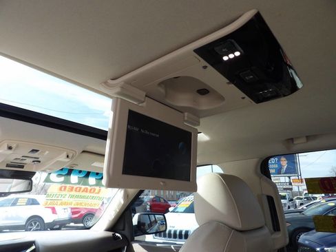 Used 2015 Cadillac Escalade Premium image 11