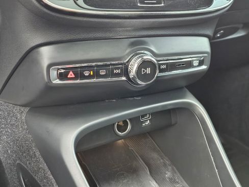 Used 2020 Volvo XC40 T5 R-Design image 35