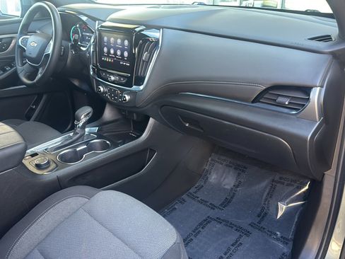 Used 2023 Chevrolet Traverse LT w/ Rear Camera Mirror Package AWD/4WD image 11