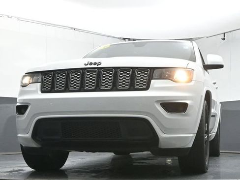Used 2019 Jeep Grand Cherokee Altitude RWD image 34