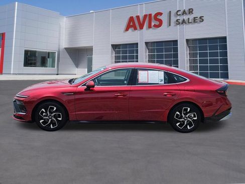 Used 2025 Hyundai Sonata SEL FWD image 2