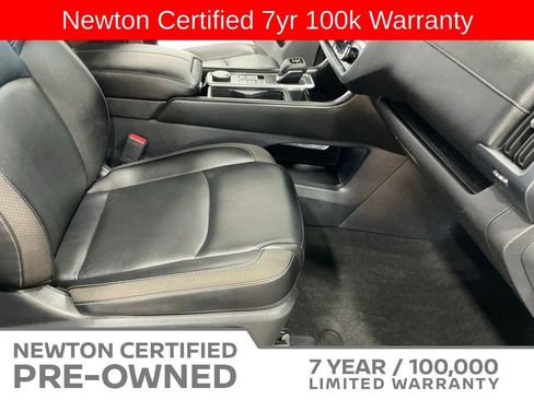 Used 2024 Nissan Pathfinder SL AWD/4WD image 16