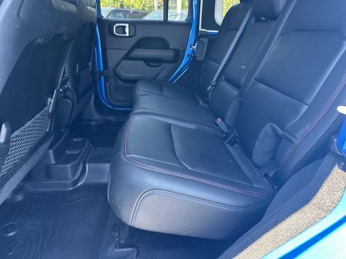 Used 2025 Jeep Wrangler Unlimited Rubicon AWD/4WD image 24
