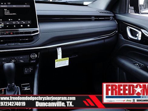 New 2026 Jeep Compass Latitude image 32