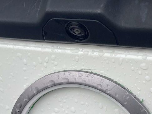 Used 2022 Nissan Frontier SV w/ Technology Package image 12